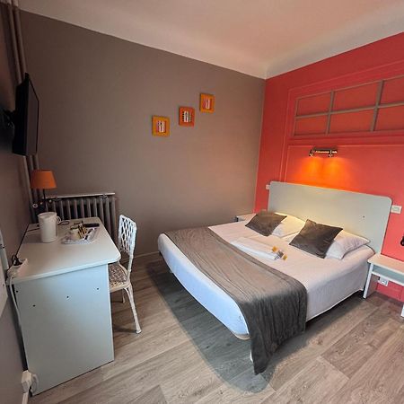 Crystal Hotel Роаян Екстериор снимка