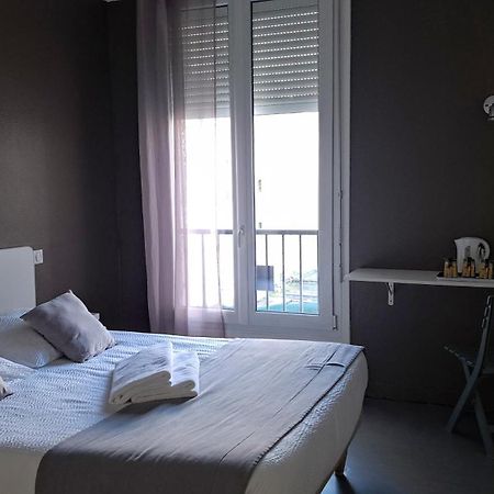 Crystal Hotel Роаян Екстериор снимка