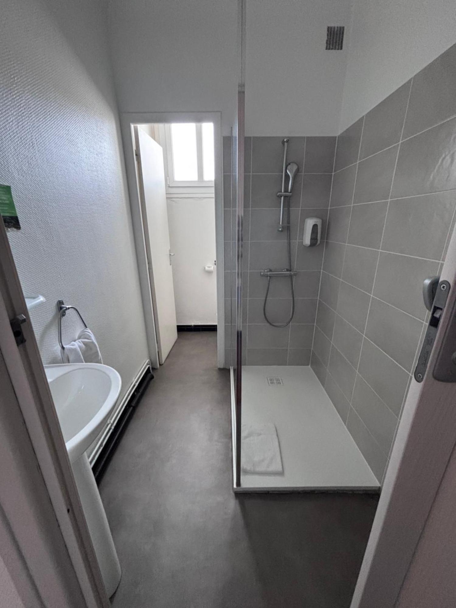 Crystal Hotel Роаян Екстериор снимка
