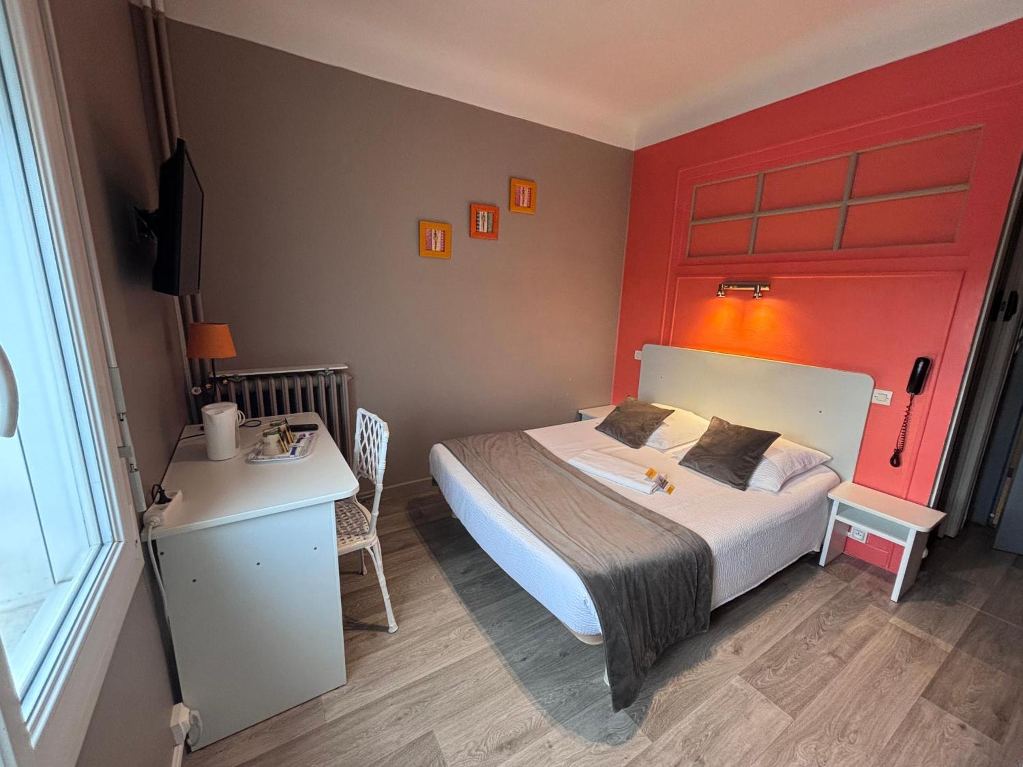Crystal Hotel Роаян Екстериор снимка