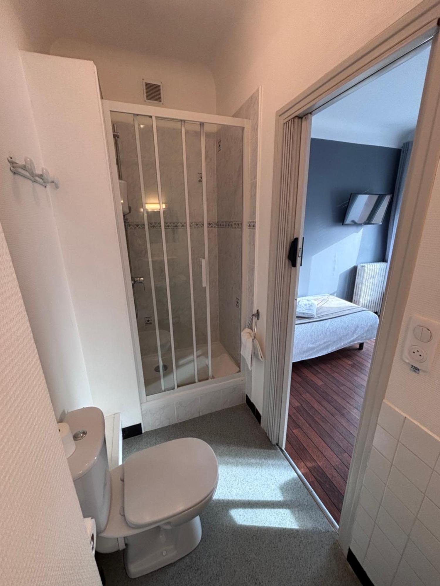 Crystal Hotel Роаян Екстериор снимка
